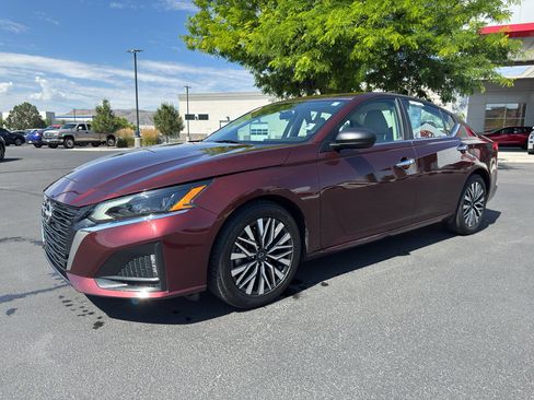 Used 2025 Nissan Altima 2.5 SV FWD image 5