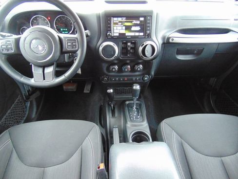 Used 2016 Jeep Wrangler Unlimited Sahara w/ Connectivity Group image 15