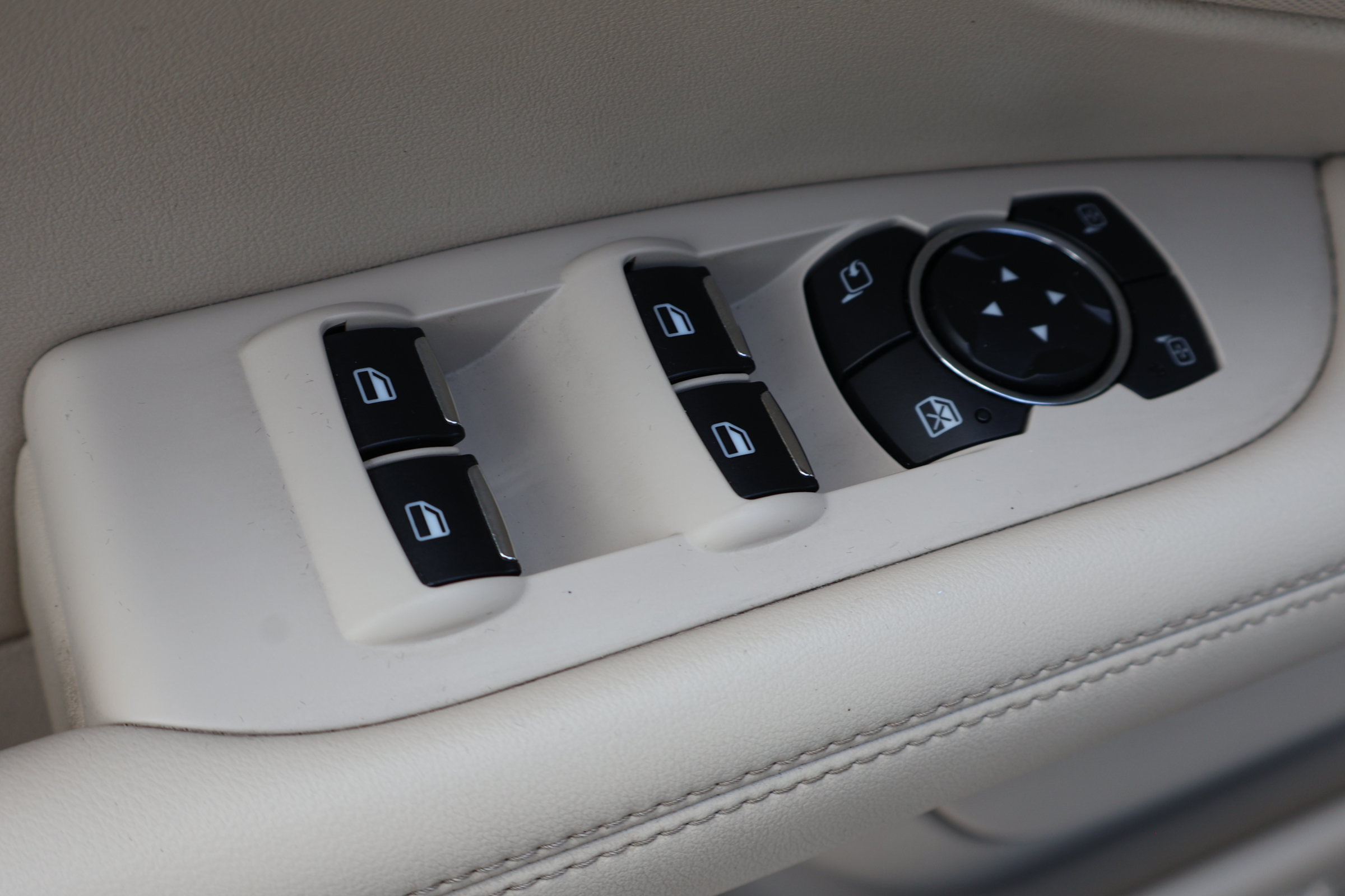 Used 2018 Lincoln MKZ Reserve w/ Technology Package FWD image 16