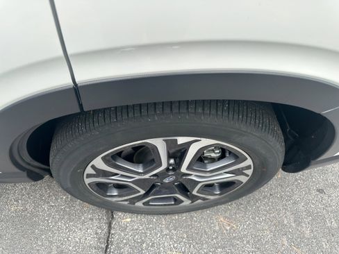 Used 2023 Subaru Ascent Limited image 9