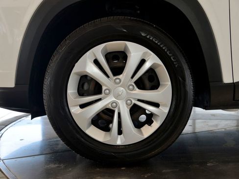 Used 2024 Chevrolet Trax LS w/ Driver Confidence Package FWD image 10