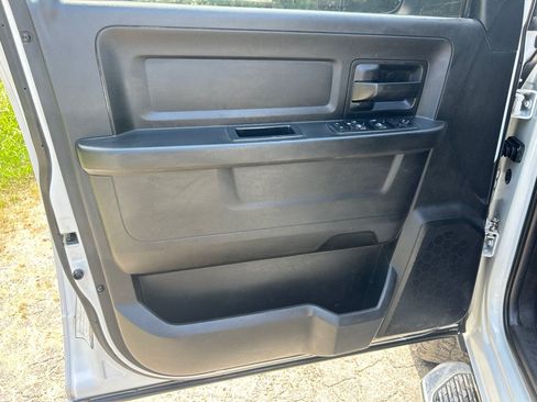 Used 2020 RAM 2500 Tradesman w/ Chrome Appearance Group AWD/4WD image 7
