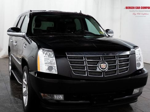 Used 2014 Cadillac Escalade Luxury AWD/4WD image 1