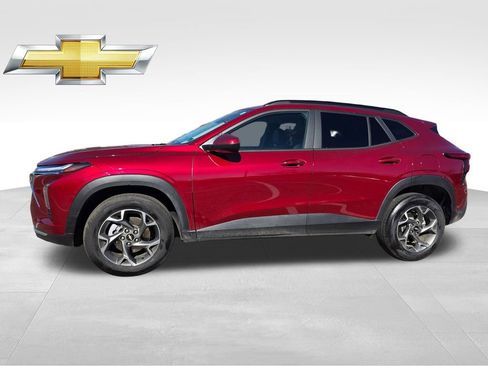 Certified 2025 Chevrolet Trax LT w/ LT Convenience Package image 3