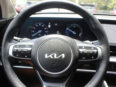 Certified 2025 Kia Sportage SX Prestige AWD/4WD image 19