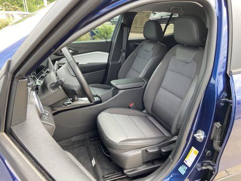 Used 2024 Chevrolet Trax LT w/ Driver Confidence Package FWD image 19