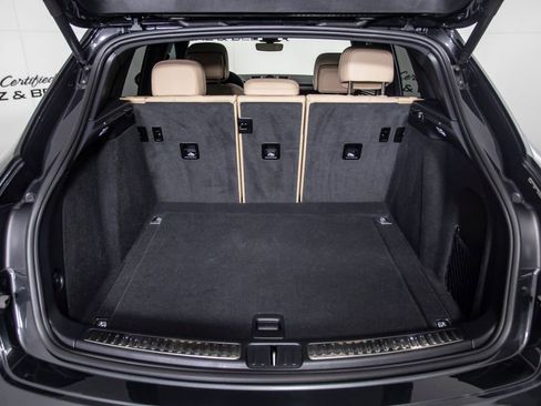 Used 2025 Porsche Macan AWD/4WD image 8