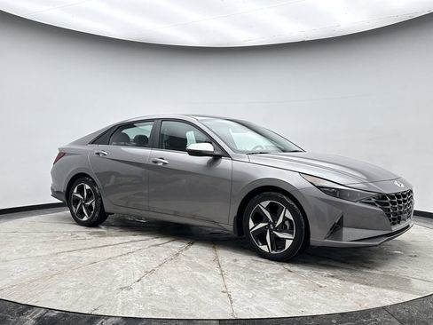 Used 2023 Hyundai Elantra Limited image 7
