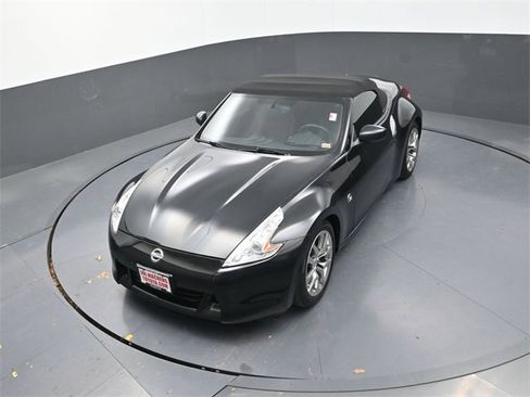 Used 2010 Nissan 370Z Touring image 17