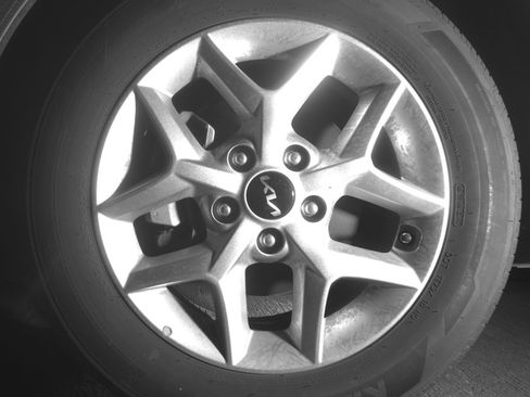 Used 2025 Kia Soul LX w/ LX Technology Package FWD image 12