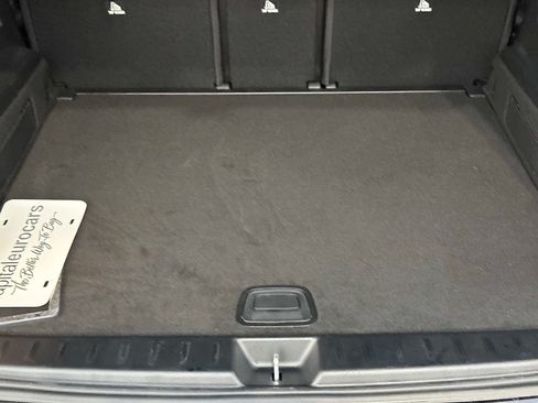 Used 2025 Mercedes-Benz GLB 250 image 11