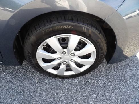 Used 2016 Toyota Corolla LE FWD image 16