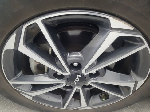 Used 2023 Kia Forte LXS image 31