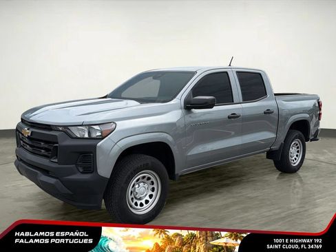 Used 2025 Chevrolet Colorado W/T RWD image 2