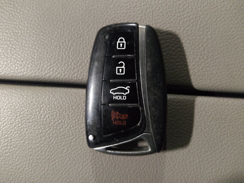 Used 2015 Hyundai Genesis 3.8 image 32