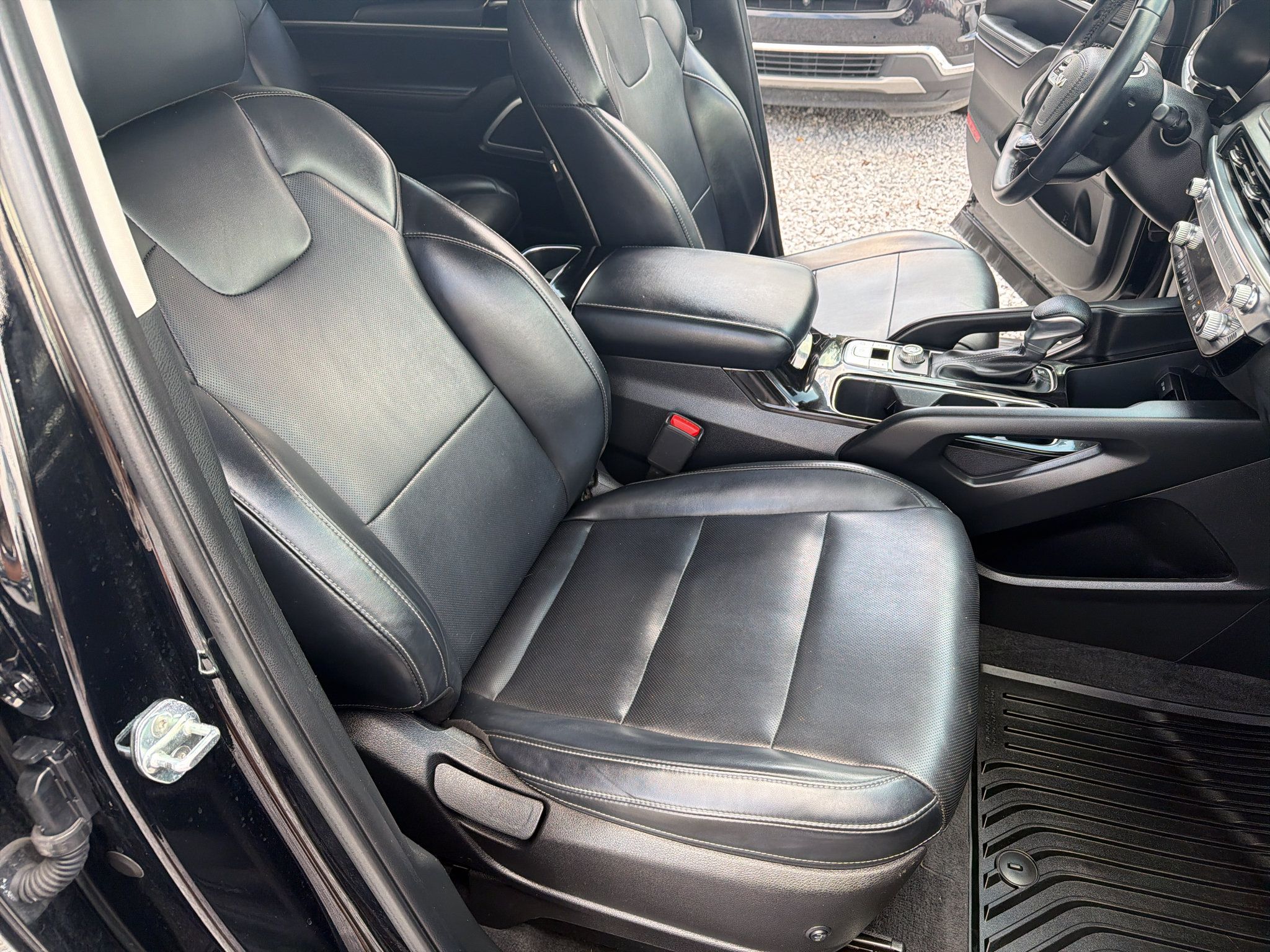 Used 2022 Kia Telluride LX FWD image 24