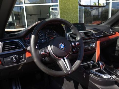 Used 2018 BMW M4 Convertible image 30