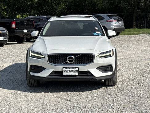 Used 2021 Volvo V60 T5 Cross Country AWD/4WD image 2