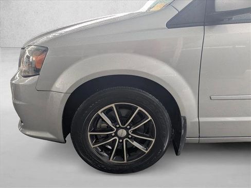 Used 2015 Dodge Grand Caravan SXT image 19