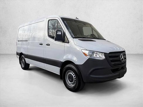 Used 2025 Mercedes-Benz Sprinter 2500 image 3