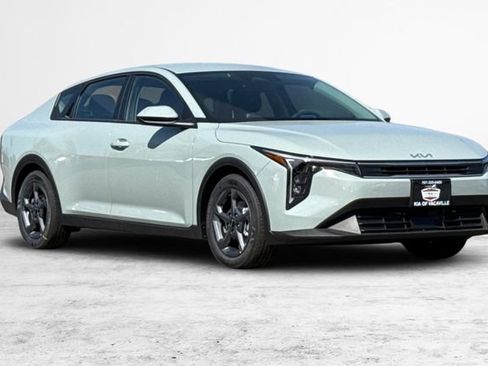 New 2026 Kia K4 FWD image 2