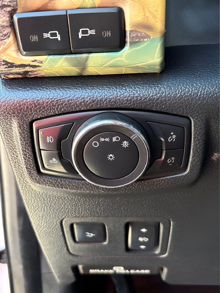 Used 2018 Ford F250 Lariat w/ Lariat Ultimate Package AWD/4WD image 23
