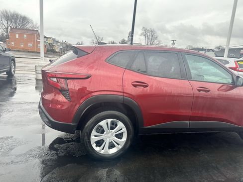 Certified 2024 Chevrolet Trax LS image 9