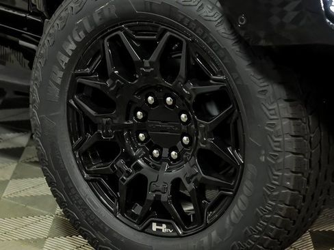 New 2025 GMC Hummer EV 3X image 3