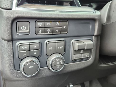 New 2025 Chevrolet Suburban Premier w/ Sun And Tow Package image 18