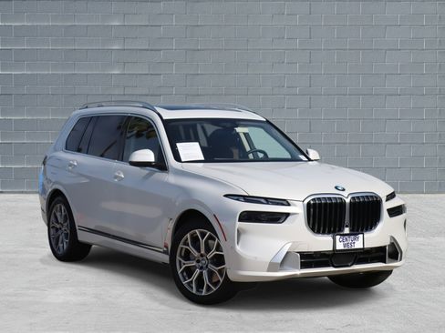 Used 2024 BMW X7 xDrive40i image 1