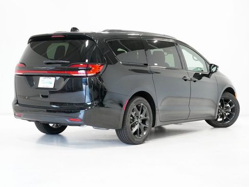 New 2026 Chrysler Pacifica Select image 7