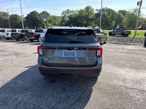 New 2026 Ford Explorer Active RWD image 4