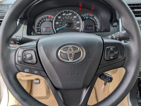 Used 2015 Toyota Camry LE FWD image 18