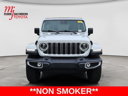 Used 2025 Jeep Wrangler Unlimited Sahara w/ Safety Group AWD/4WD image 3