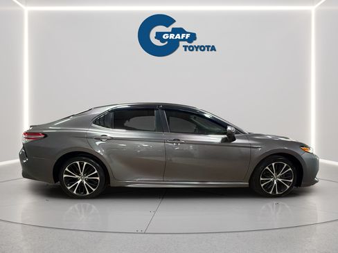 Used 2018 Toyota Camry SE FWD image 5