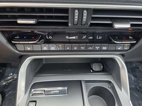 Used 2025 MAZDA CX-70 Plug-In Hybrid w/ Premium Pkg AWD/4WD image 32