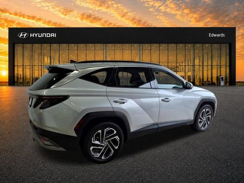 Certified 2025 Hyundai Tucson Limited AWD/4WD image 6
