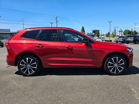 Used 2023 Volvo XC60 B5 Plus AWD/4WD image 2