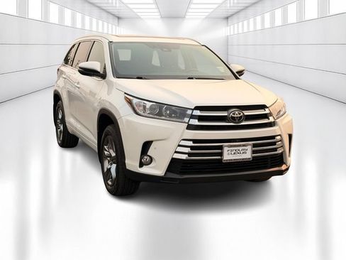 Used 2017 Toyota Highlander Limited Platinum AWD/4WD image 3
