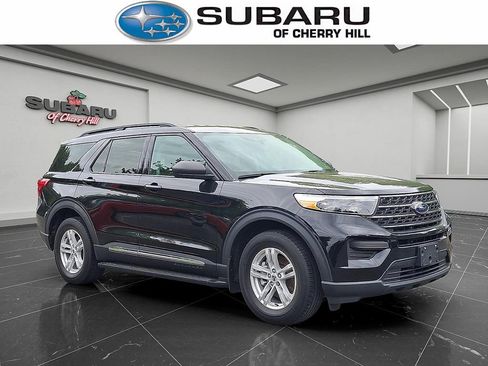 Used 2021 Ford Explorer XLT AWD/4WD image 1