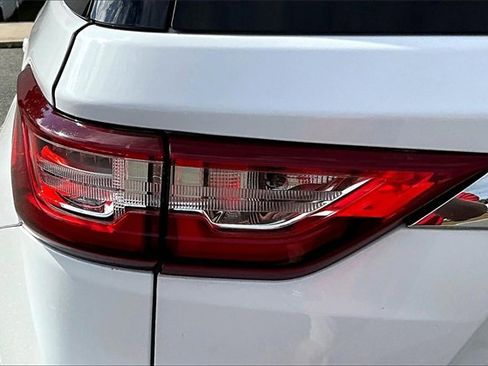 Used 2021 Chevrolet Traverse LT image 31