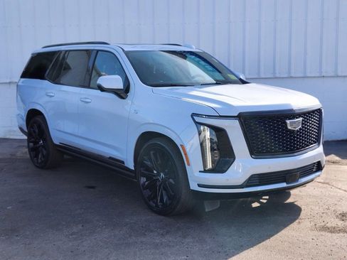 Certified 2026 Cadillac Escalade Platinum Sport w/ LPO, ONYX Package AWD/4WD image 7
