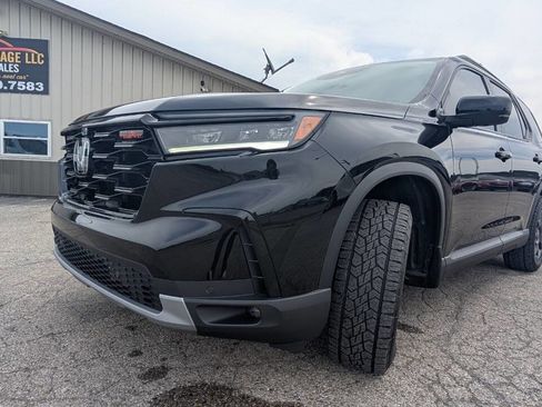 Used 2025 Honda Pilot TrailSport image 37