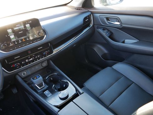 Certified 2022 Nissan Rogue SL w/ SL Premium Package image 11