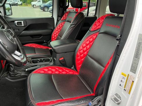 Used 2019 Jeep Wrangler Unlimited Sahara w/ Uconnect 4C Nav & Sound Group AWD/4WD image 10