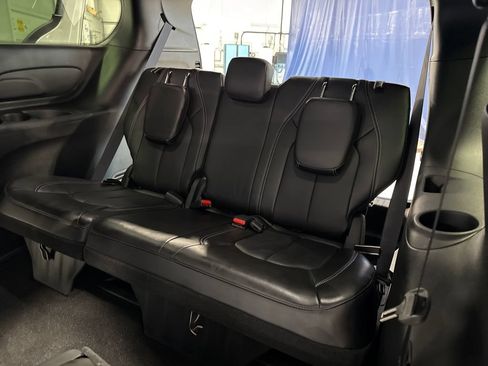 Used 2025 Chrysler Pacifica Select FWD image 41