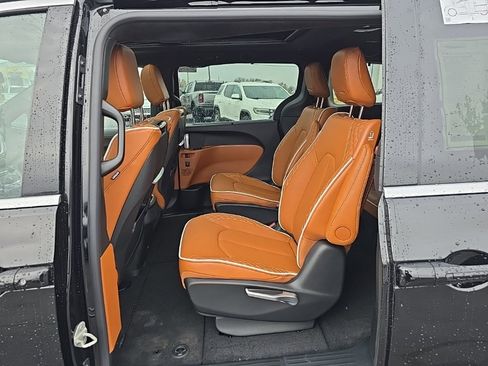 New 2026 Chrysler Pacifica Pinnacle image 46