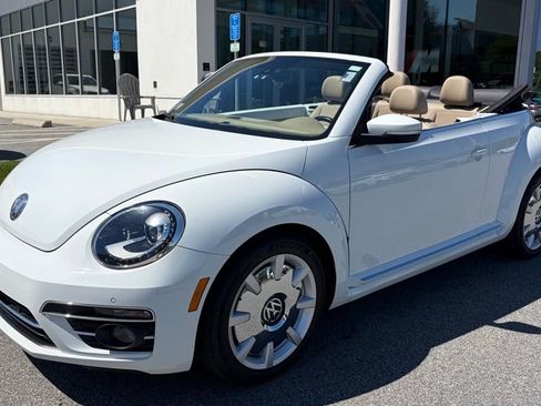 Used 2019 Volkswagen Beetle 2.0T SE w/ SE Premium Package FWD image 1