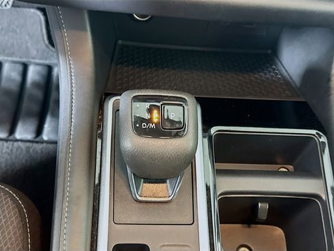 Used 2025 Nissan Pathfinder SV image 24