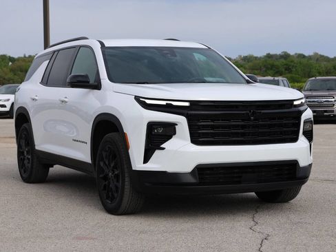 Used 2025 Chevrolet Traverse LT w/ Midnight/Sport Edition AWD/4WD image 4